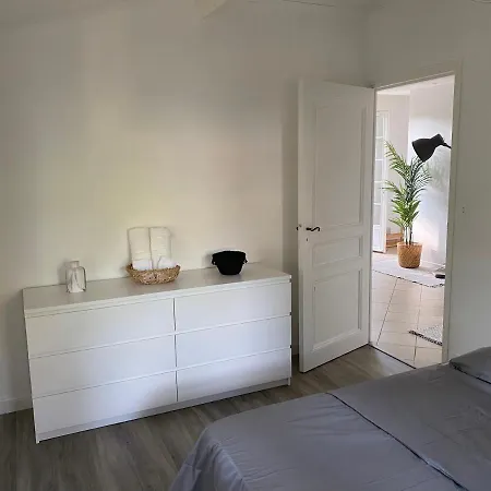 Apartament In A Private With Garden *