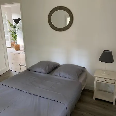 Apartament In A Private With Garden *